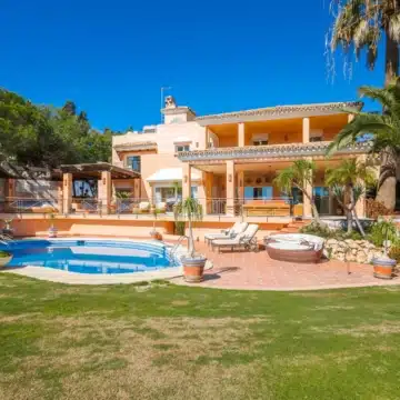 Stunning frontline beach villa in Hacienda Beach, The New Golden Mile Estepona Picture 56