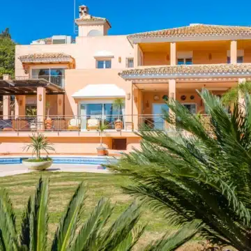 Stunning frontline beach villa in Hacienda Beach, The New Golden Mile Estepona Picture 58