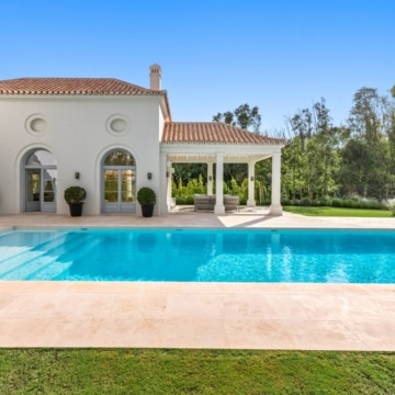 Incredible villa with classical architecture in La Cerquilla, Nueva Andalucia Picture 36