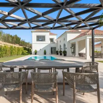 Incredible villa with classical architecture in La Cerquilla, Nueva Andalucia Picture 38
