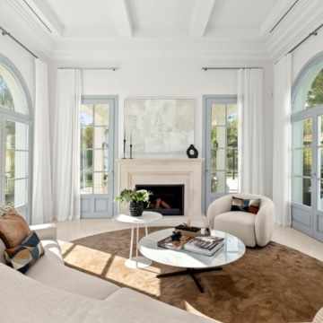Incredible villa with classical architecture in La Cerquilla, Nueva Andalucia Picture 1