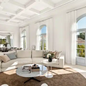 Incredible villa with classical architecture in La Cerquilla, Nueva Andalucia Picture 7