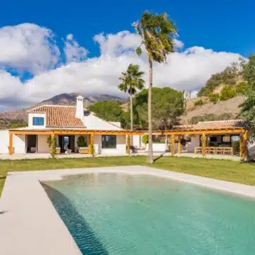 Brand new spectacular villa boasting panoramic sea views in Estepona Hills, Estepona Picture 7