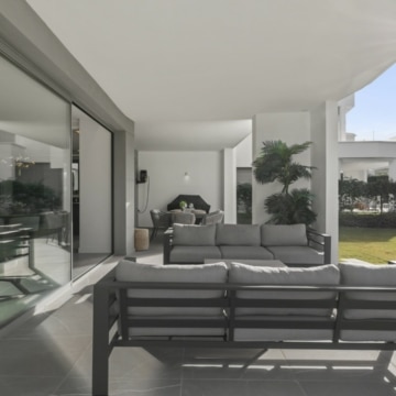 Magnificent villa with panoramic mountain views in Santa Clara Golf, Marbella Picture 23