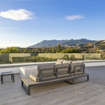 Magnificent villa with panoramic mountain views in Santa Clara Golf, Marbella Picture 13