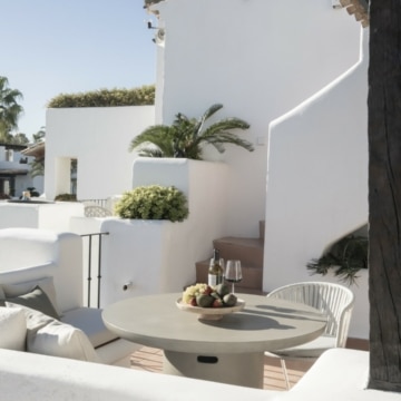 Luxury penthouse with breathtaking sea and mountain views in Alcazaba Beach, Estepona Picture 9