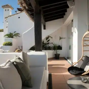 Luxury penthouse with breathtaking sea and mountain views in Alcazaba Beach, Estepona Picture 19