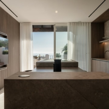 Luxury penthouse with breathtaking sea and mountain views in Alcazaba Beach, Estepona Picture 32