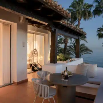 Luxury penthouse with breathtaking sea and mountain views in Alcazaba Beach, Estepona Picture 6