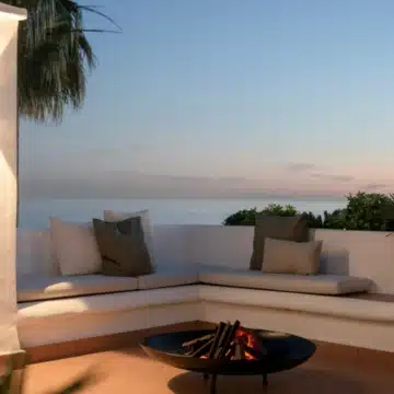 Luxury penthouse with breathtaking sea and mountain views in Alcazaba Beach, Estepona Picture 40