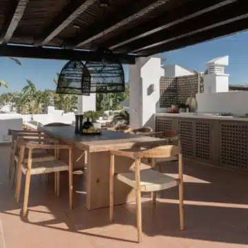 Luxury penthouse with breathtaking sea and mountain views in Alcazaba Beach, Estepona Picture 2
