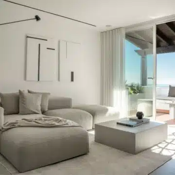 Luxury penthouse with breathtaking sea and mountain views in Alcazaba Beach, Estepona Picture 0