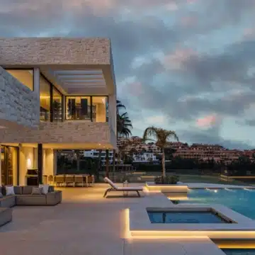 Luxurious 4-bedroom villa with panoramic golf and mountain views in La Alqueria, Benahavis Picture 24