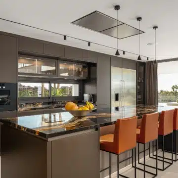 Luxurious 4-bedroom villa with panoramic golf and mountain views in La Alqueria, Benahavis Picture 1