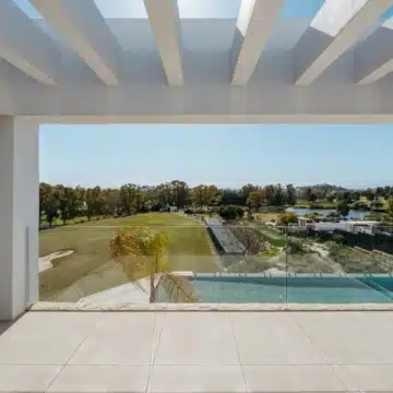 Luxurious 4-bedroom villa with panoramic golf and mountain views in La Alqueria, Benahavis Picture 39