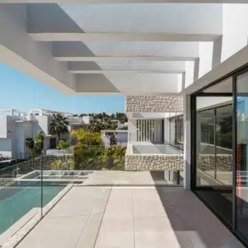 Luxurious 4-bedroom villa with panoramic golf and mountain views in La Alqueria, Benahavis Picture 40