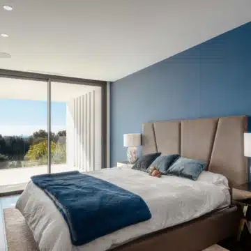 Luxurious 4-bedroom villa with panoramic golf and mountain views in La Alqueria, Benahavis Picture 42