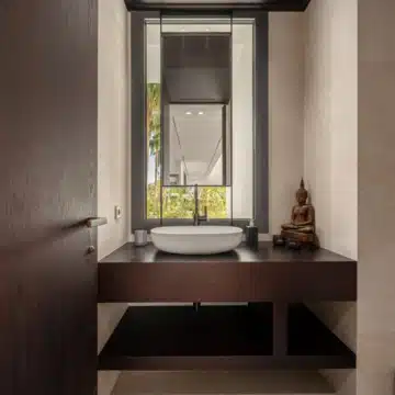 Luxurious 4-bedroom villa with panoramic golf and mountain views in La Alqueria, Benahavis Picture 47