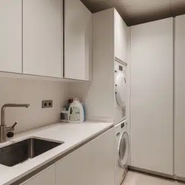 Luxurious 4-bedroom villa with panoramic golf and mountain views in La Alqueria, Benahavis Picture 57