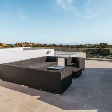 Luxurious 4-bedroom villa with panoramic golf and mountain views in La Alqueria, Benahavis Picture 58