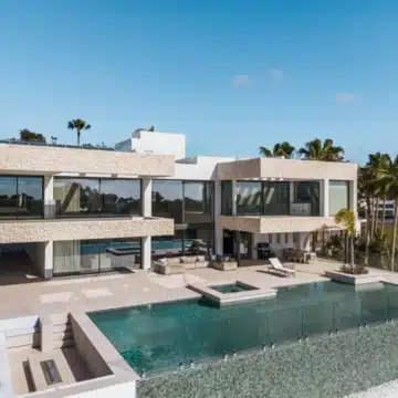 Luxurious 4-bedroom villa with panoramic golf and mountain views in La Alqueria, Benahavis Picture 15