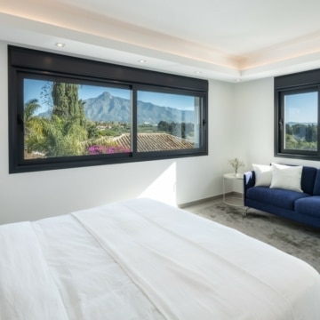 Modern 6-bedroom villa with unbeatable views of mountains in Nueva Andalucia Picture 9