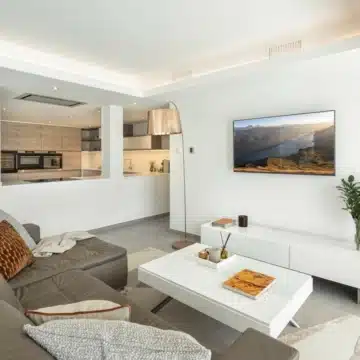 Modern 6-bedroom villa with unbeatable views of mountains in Nueva Andalucia Picture 14