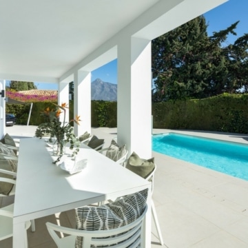 Modern 6-bedroom villa with unbeatable views of mountains in Nueva Andalucia Picture 7