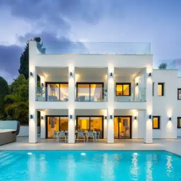 Modern 6-bedroom villa with unbeatable views of mountains in Nueva Andalucia Picture 17