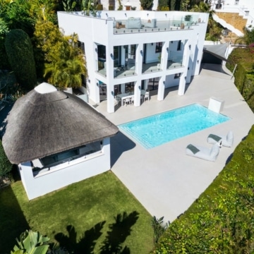 Modern 6-bedroom villa with unbeatable views of mountains in Nueva Andalucia Picture 18