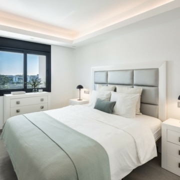 Modern 6-bedroom villa with unbeatable views of mountains in Nueva Andalucia Picture 5