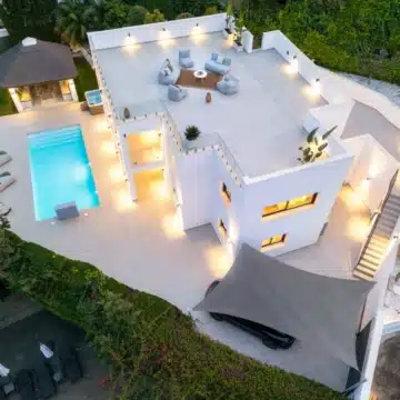 Modern 6-bedroom villa with unbeatable views of mountains in Nueva Andalucia Picture 3