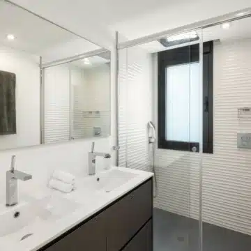 Modern 6-bedroom villa with unbeatable views of mountains in Nueva Andalucia Picture 11