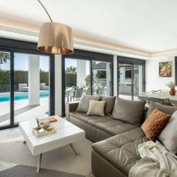 Modern 6-bedroom villa with unbeatable views of mountains in Nueva Andalucia Picture 0
