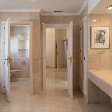 Enchaning 3-bedroom villa with marvellous sea views in El Paraiso, Estepona Picture 8