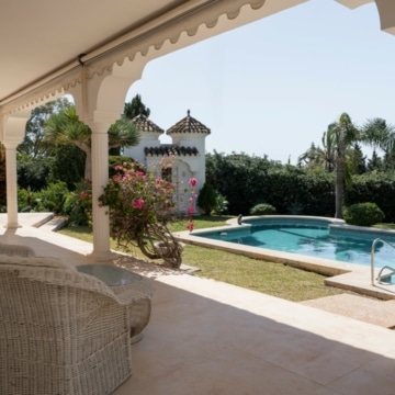 Enchaning 3-bedroom villa with marvellous sea views in El Paraiso, Estepona Picture 15
