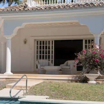Enchaning 3-bedroom villa with marvellous sea views in El Paraiso, Estepona Picture 17