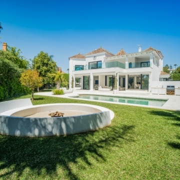 Refurbished villa in prestigious gated community of Parcelas del Golf, Nueva Andalucia Picture 13