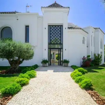 Refurbished villa in prestigious gated community of Parcelas del Golf, Nueva Andalucia Picture 17