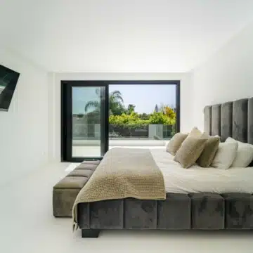 Refurbished villa in prestigious gated community of Parcelas del Golf, Nueva Andalucia Picture 32