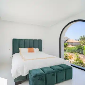 Refurbished villa in prestigious gated community of Parcelas del Golf, Nueva Andalucia Picture 7