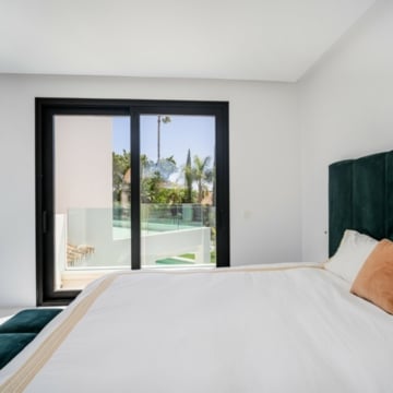Refurbished villa in prestigious gated community of Parcelas del Golf, Nueva Andalucia Picture 37