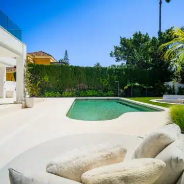 Refurbished villa in prestigious gated community of Parcelas del Golf, Nueva Andalucia Picture 11