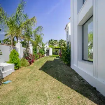 Refurbished villa in prestigious gated community of Parcelas del Golf, Nueva Andalucia Picture 42