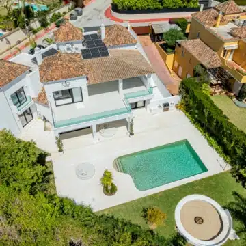 Refurbished villa in prestigious gated community of Parcelas del Golf, Nueva Andalucia Picture 47