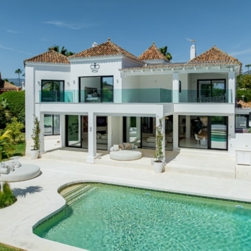 Refurbished villa in prestigious gated community of Parcelas del Golf, Nueva Andalucia Picture 19