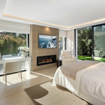 Captivating modern villa with views of golf course in Las Brisas, Nueva Andalucia Picture 1