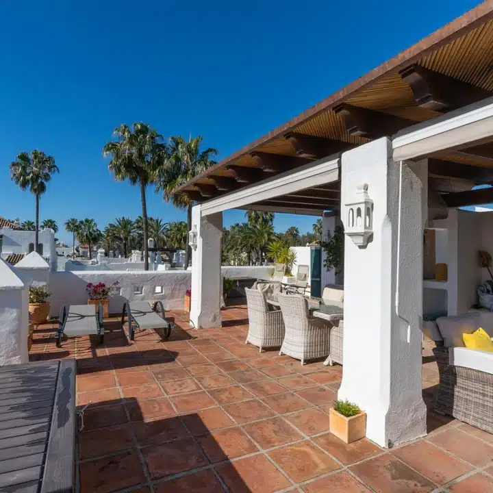 Refurbished beach front penthouse in Alcazaba Beach, Estepona Picture