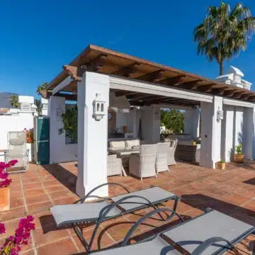 Refurbished beach front penthouse in Alcazaba Beach, Estepona Picture 24