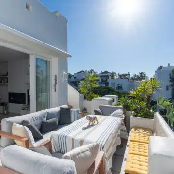 Refurbished beach front penthouse in Alcazaba Beach, Estepona Picture 0